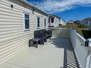 Homely Caravan With Side Decking At Valley Farm Nearby Clacton-On-Sea Ref 46077V - 2