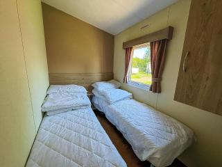 Homely 8 Berth Caravan With Decking To Relax On At Naze Marine, Ref 17009Wc - Walton-on-the-Naze - 1