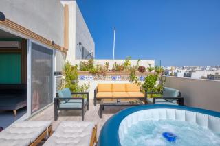 5 Star Luxury Marina Penthouse - Stunning Sea Views and Prime Location - 0