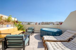 5 Star Luxury Marina Penthouse - Stunning Sea Views and Prime Location - 5