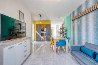 5 Star Luxury Marina Penthouse - Stunning Sea Views and Prime Location - 1