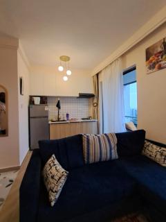 Favorite Staycation by Janice - Modern Comfort Near Airport - 3