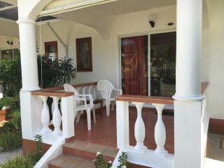Lazy Hill Bungalows - 6