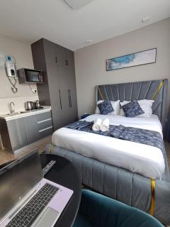 Favorite Staycation by Janice - Modern Comfort Near Airport - Nairobi - 7