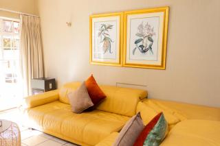 Delightful spacious two bedroom apartment - 9