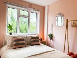 St Stephen's Retreat - Hot Tub & Fire Pit - FREE Parking - Canterbury - 8