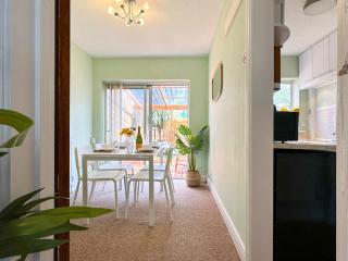 St Stephen's Retreat - Hot Tub & Fire Pit - FREE Parking - Canterbury - 7