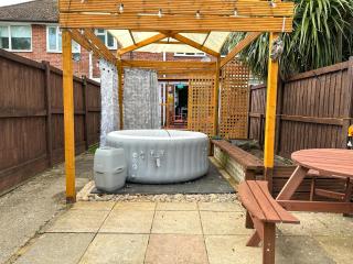 St Stephen's Retreat - Hot Tub & Fire Pit - FREE Parking - Canterbury - 5