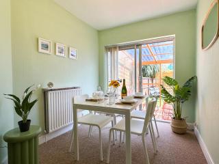 St Stephen's Retreat - Hot Tub & Fire Pit - FREE Parking - Canterbury - 4