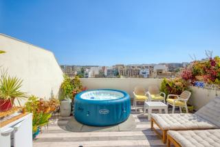 Luxury Penthouse Sea Views Garden Terrace 3 Bed 3 Bath 6 People Hot Tub from 1st of June - Misraħ Il-Barrieri - 4