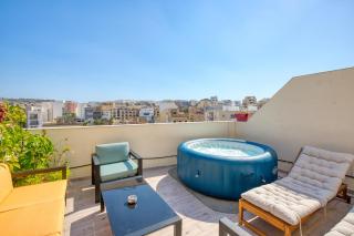 Designer 5 Star Garden Penthouse Hot Tub Marina Skyline - Msida - 9
