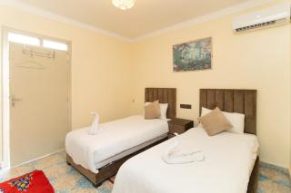 Authentic Moroccan Riad with Rooftop Jacuzzi - Marrakesh - 6