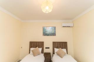 Authentic Moroccan Riad with Rooftop Jacuzzi - Marrakesh - 4