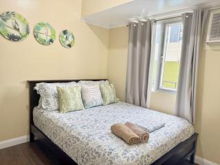 Urban Oasis Condo 1 Bedroom Facing Pool Area only steps away from Ayala Mall - 9