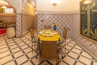 Riad Hbibti Authentic Moroccan Stay with Rooftop Jacuzzi - Marrakesch - 6
