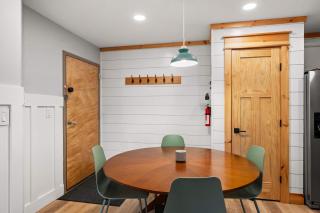 Renovated Ski In Out Condo King Bed Patio Grill - 1