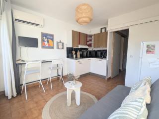 Studio cabine Coté Marina, terrasse et clim, plage à pied - 3