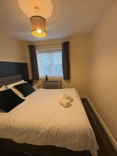 Spacious 3-Bed House - Sleeps 8 Garden & Parking - Peterborough - 2