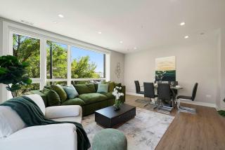 Modern 2BR2BA Condo Free Parking and Balcony - 0