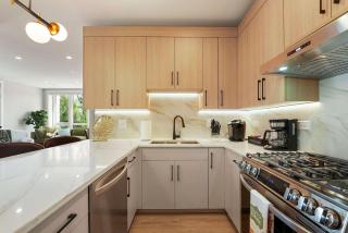 Modern 2BR2BA Condo Free Parking and Balcony - 9