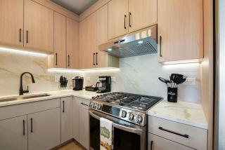 Modern 2BR2BA Condo Free Parking and Balcony - 4