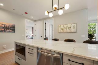 Modern 2BR2BA Condo Free Parking and Balcony - 2