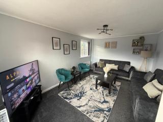 3-Bed Detached House Private Drive for Two Cars - 1