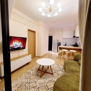 Favorite Staycation by Janice - Modern Comfort Near Airport - 8