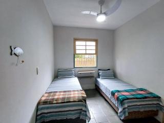 Casa Temporada Ubatuba próxima à praia, check-in e out flexíveis com 5 vagas na garagem, wifi - 4