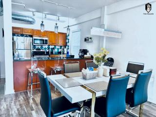 The Stallion #310 - Walk to Museums - Premium Loft with gated parking - 2