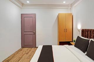 Super Townhouse Sector 57 Near Bestech Central Square Mall - Gurgaon - 0