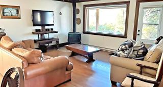 Lakefront Chalet with Private Spa, Dock, Games Room & Beach, Near Montreal - 0