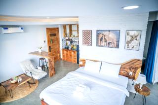 501MSNK Luxe Studio with Balcony and Tub - Kon Rung (1) - 7