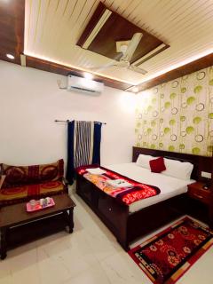 Hotel The Hanuman Ji Palace Near RamJanambhoomi Temple -Restaurant and Parking Facilities - Ayodhya - 3