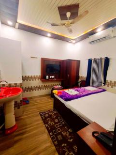 Hotel The Hanuman Ji Palace Near RamJanambhoomi Temple -Restaurant and Parking Facilities - Ayodhya - 5