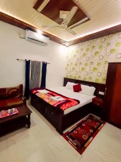 Hotel The Hanuman Ji Palace Near RamJanambhoomi Temple -Restaurant and Parking Facilities - Ayodhya - 1
