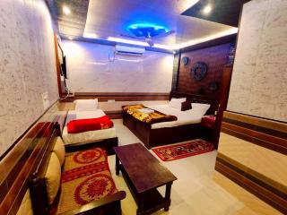 Hotel The Hanuman Ji Palace Near RamJanambhoomi Temple -Restaurant and Parking Facilities - Ayodhya - 0