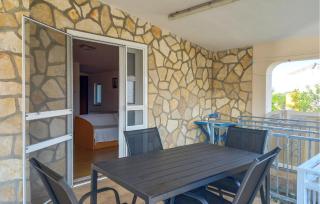 Gorgeous Apartment In Zukve - Grbe - 9