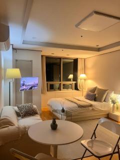 Sinsa Woori House - Seoul - 2
