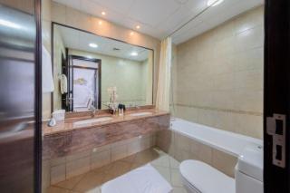 Royal Oceanic Elegant 2BR with Marina View - 4