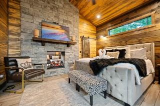 Broken Bow 1BR Romantic Cabin, Hot Tub, Fireplace, Cozy Stay - 9