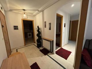 appartement chic et privé avec balcon proche de l'aéroport et du centre ville de Tunis - 6