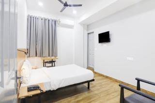Townhouse Madhapur Near Shilparamam - Hyderabad - 8