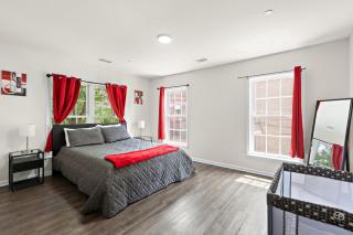 7 guests NYC-NWK Free parking - 6