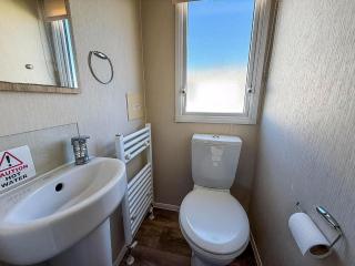Dog Friendly 10 Berth Caravan At Dovercourt Holiday Park In Essex Ref 44606J - 1