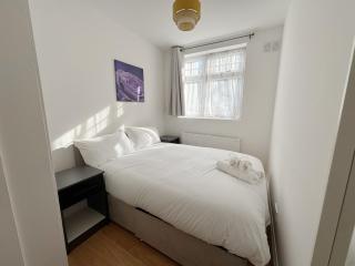 Bright 2BR Flat in West London with Outdoor Space - Londra - 9