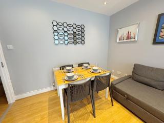 Bright 2BR Flat in West London with Outdoor Space - Londra - 7