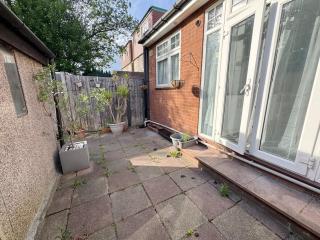 Bright 2BR Flat in West London with Outdoor Space - Londra - 2