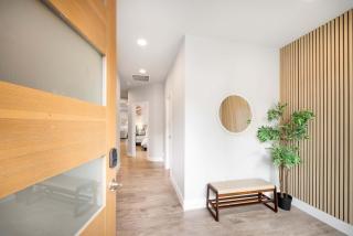 Modern 4BR Family Oasis - Treehouse Bunk &Game Room - Shoreline - 1