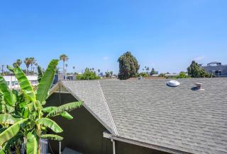 Hollywood Stylish 1-Bedroom Loft with Balcony, Parking & Laundry - 8